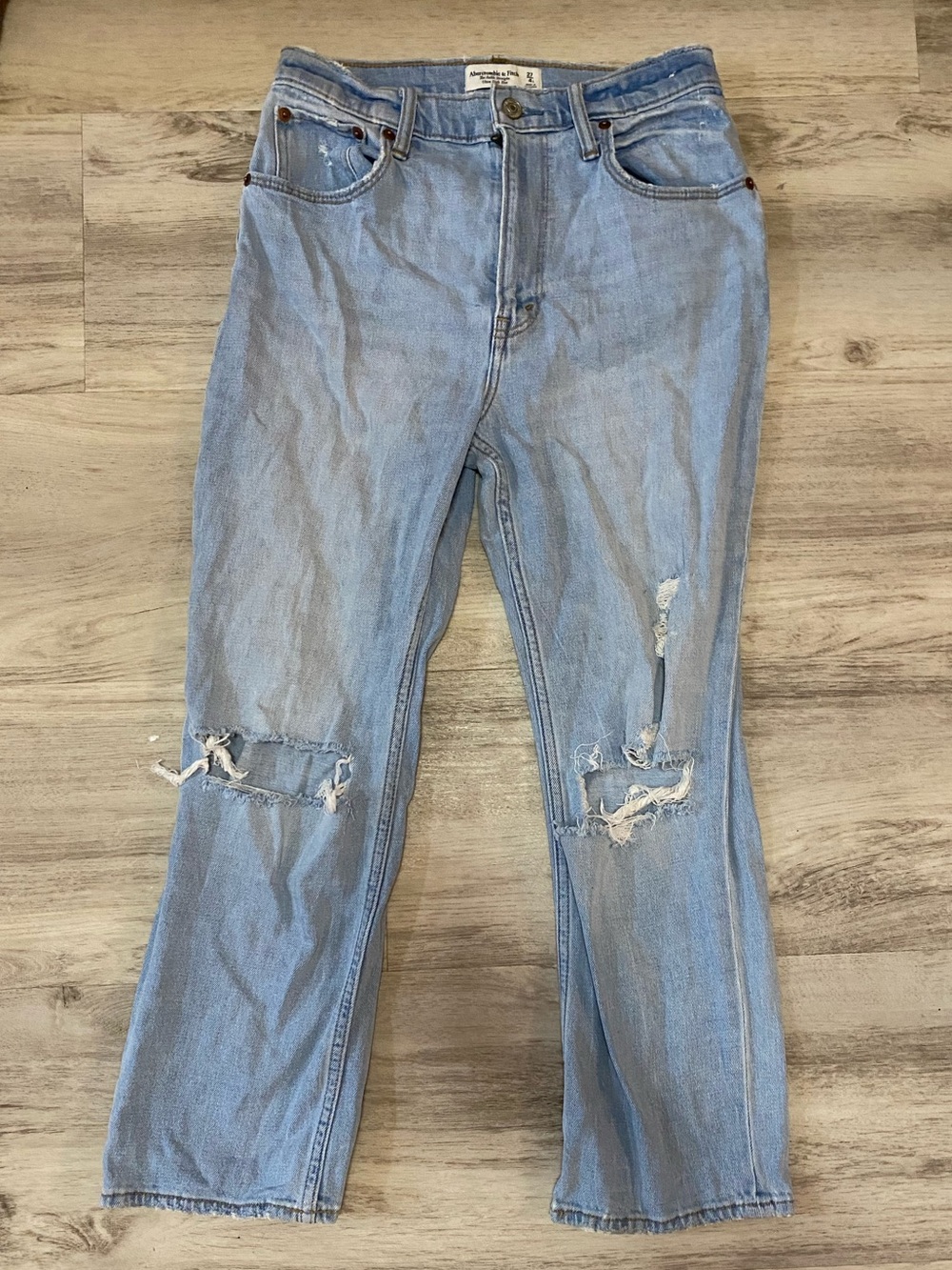 Abercrombie & Fitch The Ankle Straight Ultra High Rise distressed Jeans